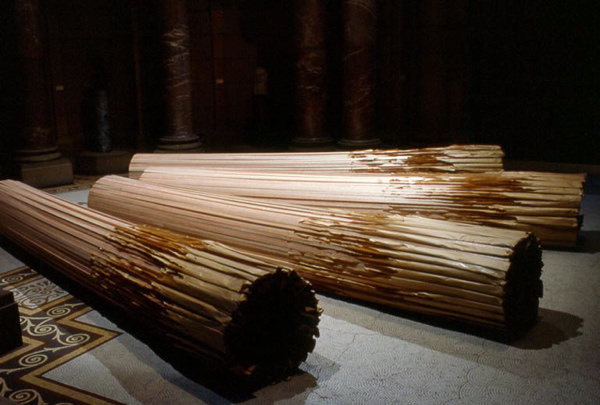 {4 colonnes,} 1982