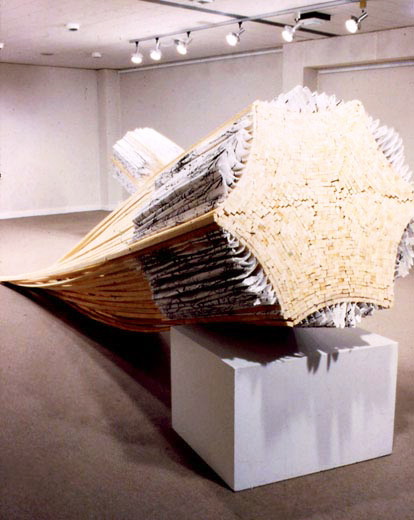 {2 colonnes,} 1983