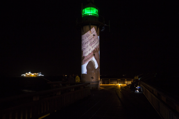 Vue de l'installation {Manifestation interdite sur un phare, 3 octobre 2016}