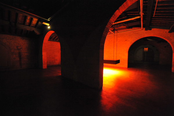 Vue de l'exposition 45°50'54N/0°34'19W