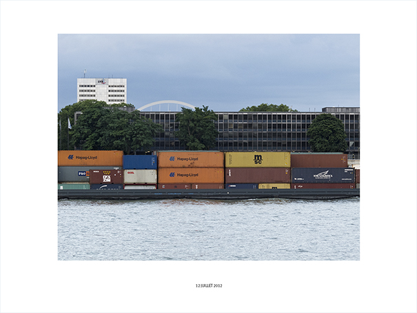 {Péniche (avec containers), Cologne, 12 juillet 2012}