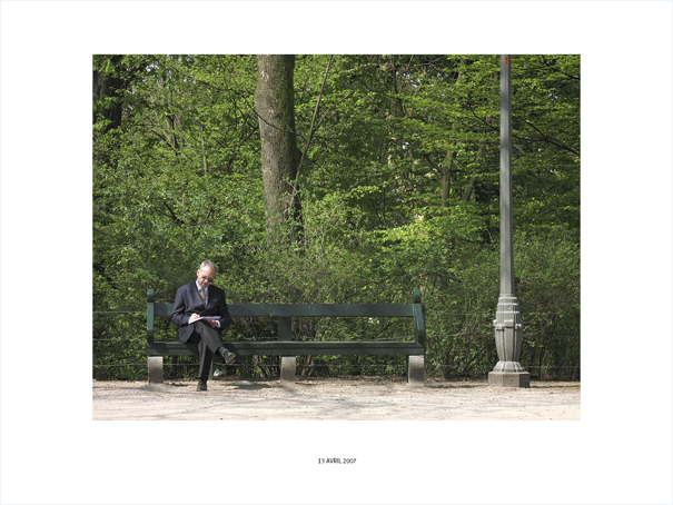 {Parc (homme lisant), Bruxelles, 13 avril 2007 }