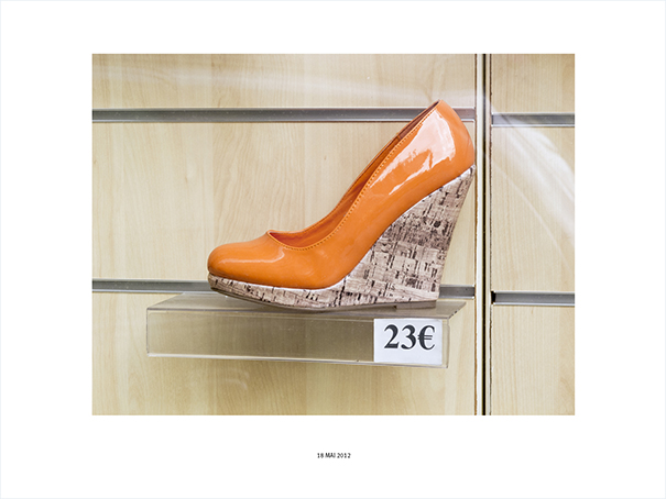 {Chaussure orange, Lyon, 18 mai 2012}