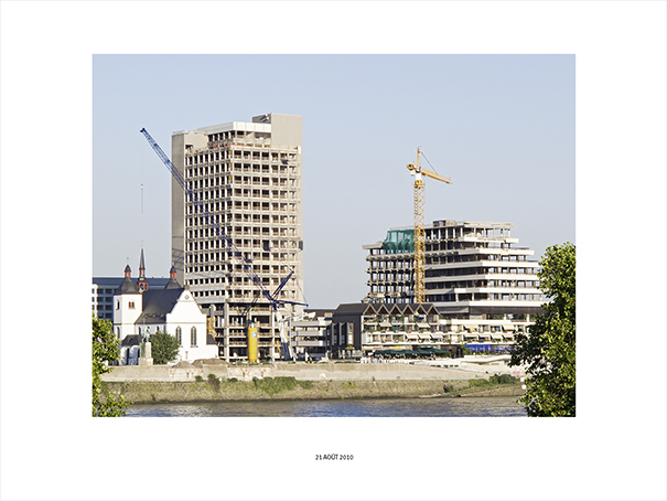 {Bord du Rhin (avec chantiers), Cologne, 21 août 2010}