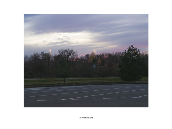 {Aire de repos (crépuscule), Les Palombières, 21 décembre 2013}