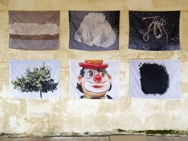 {Drapeaux}, 2013