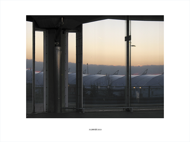 {Aéroport (soleil couchant), Lyon, 31 janvier 2010}
