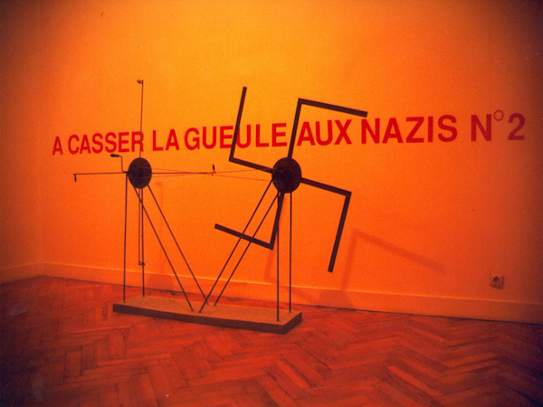 {Machine à casser la gueule aux nazis n°2} , 1994