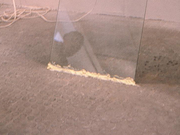 {Plaque de verre ne pouvant plus échapper à son destin}, 1990 (détail)