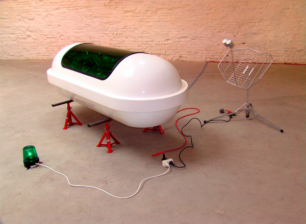 {Space Nurse Project (l'émetteur/récepteur),} 2004