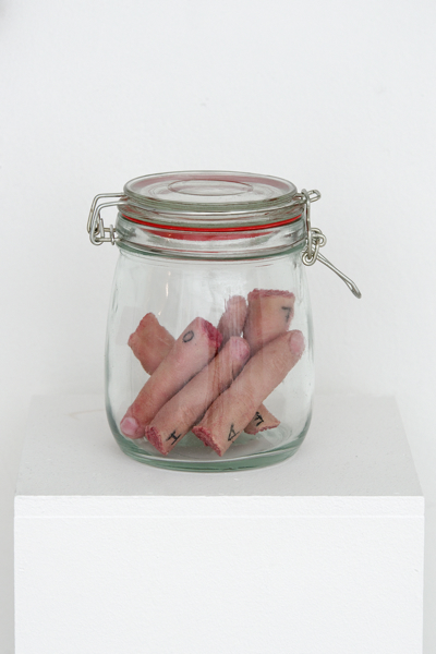 {À deux doigts du bonheur,} 2015