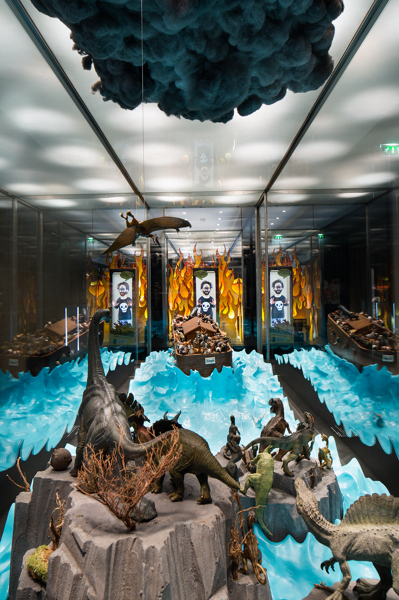 {Il y a 5000 ans, disparaissaient les dinosaures...,} 2013