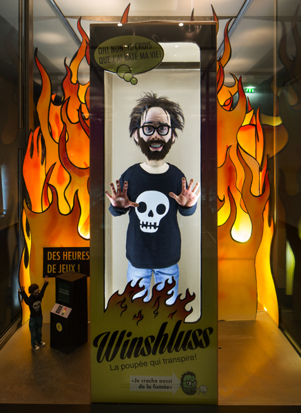 {Poupée Winshluss dans sa boîte,} 2013