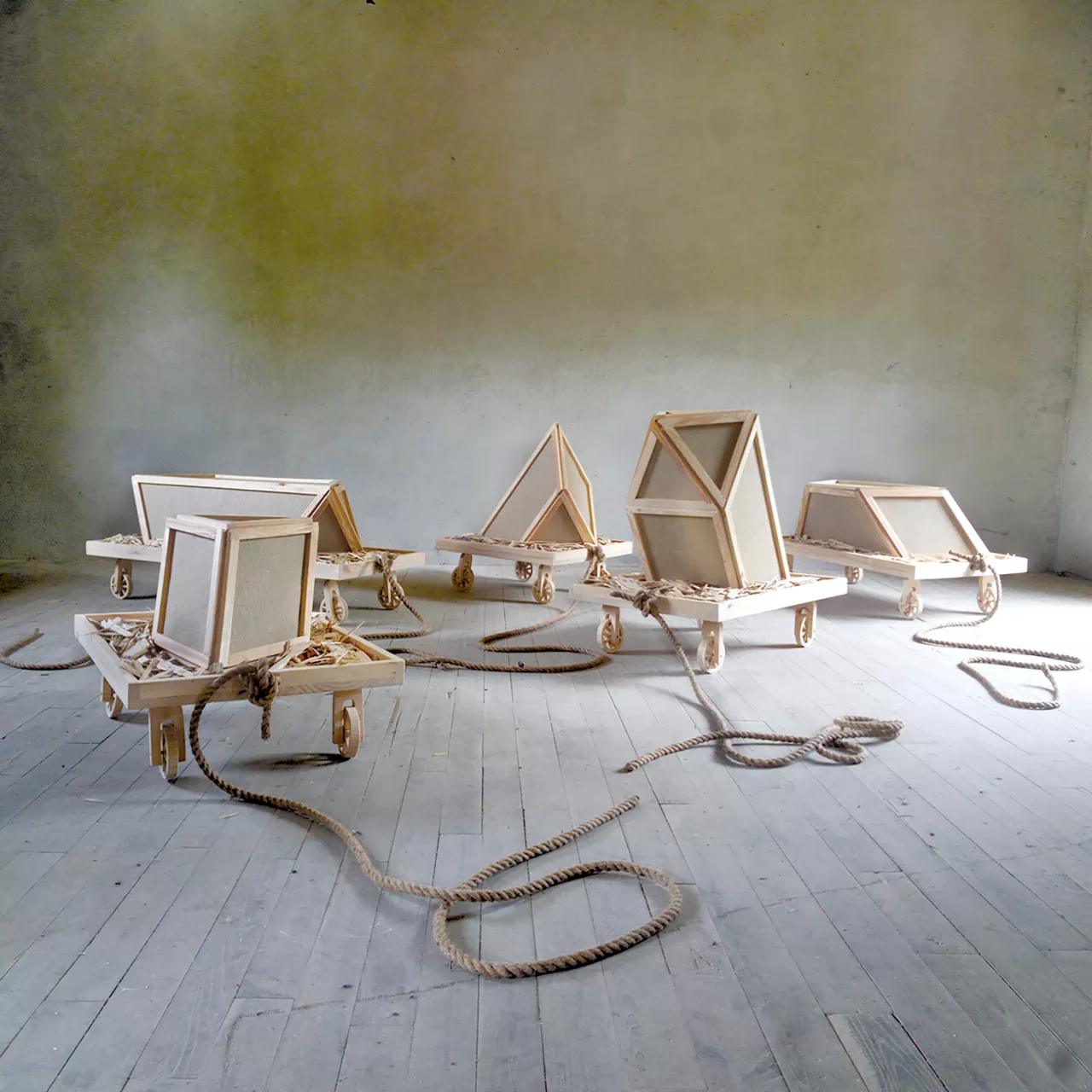 {Les roches errantes, d'après Tony Smith}, 2019