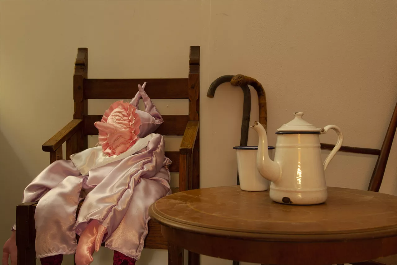 {Doll to be conforted 1}, 2021