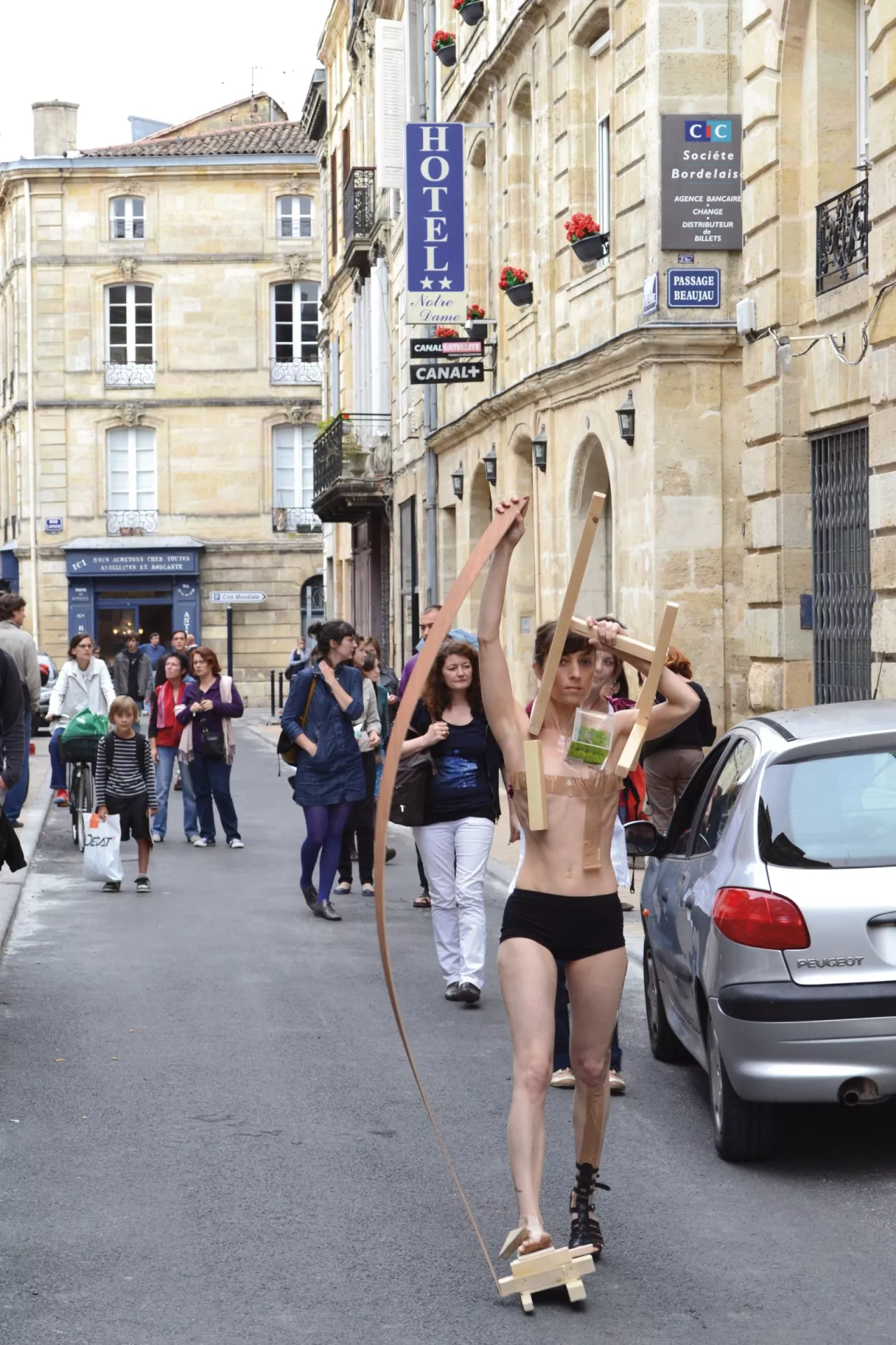 Eponyme galerie, 18h15