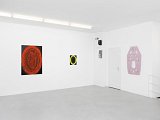 Vue de l'exposition Dark Star, avec David Malek et Blair Thurman, Ribordy Contemporary, Genève (CH), 2016 Mur de droite : Blair Thurman Rose Red , 2016
