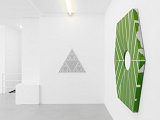 Vue de l'exposition Dark Star, avec David Malek et Blair Thurman, Ribordy Contemporary, Genève (CH), 2016 Mur de droite : Blair Thurman, Outland , 2016