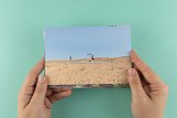 Edition de cartes postales à partir d'une sélection de photographies de la série Nos châteaux de sable ne meurent pas avec l'été