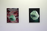 à gauche : Sans titre (cailloux), 2019 huile sur toile, 61 x 50 cm à droite : Sans titre, 2019 huile sur toile, 60,5 x 45 cm