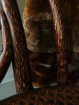{Chaise assiégée - The Furry Flying Fighting Chair,} 2014 (détail)