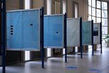 Vue de l'exposition Oscillations, partie 1 - Nuit., Espace culturel, Faculté de l'Arsenal, Toulouse, 2020 Panneau 2 (au premier plan sur l'image) : Matthieu Sanchez, Bathyscaphe, photographies numériques, tirage lecture Panneau 3 : Matthieu Sanchez, Bathyscaphe, photographies numériques, tirage lecture Panneau 4 : Matthieu Sanchez, Le souterrain, photographies numériques, tirage lecture Panneau 5 : Audrey Douanne, Une autre pangée Panneau 6 : Matthieu Sanchez, Eurêka, photographie numérique, 90 x 60 cm