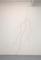 {Passons par les succions du mur}, 2022