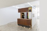 À gauche : Matthieu Clainchard, The Two Thin Doors, 2023