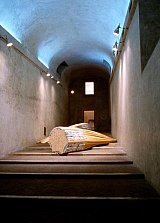 {2 colonnes,} 1983