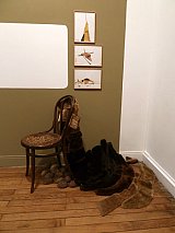 {Chaise assiégée - The Furry Flying Fighting Chair,} 2014