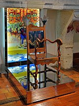 {Chaise en fauteuil aux fonds retournés}