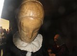 {Avec inquiétude mais aussi avec espoir (Assia)}