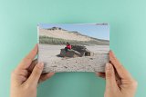 Edition de cartes postales à partir d'une sélection de photographies de la série Nos châteaux de sable ne meurent pas avec l'été