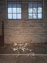 Vue de l'exposition Jenseits von Erden (2024), KunstHalle am Kulturbahnhof, Cloppenburg (Allemagne)