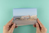 Edition de cartes postales à partir d'une sélection de photographies de la série Nos châteaux de sable ne meurent pas avec l'été