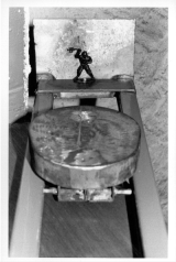 {Machine à casser la gueule aux nazis n°3}, 1997 (détail)