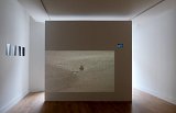 Deux vidéos et tirages photographiques (prises de vue dans le Gers) Une vidéo de 56 secondes projetée en boucle Une vidéo de 45 secondes sur écran LCD (en boucle) Prises de son lors de l'enquête et d'une fouille