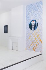 À droite : œuvre de Camille Beauplan