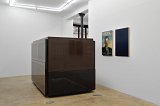 Vue de l'exposition Au centre : Matthieu Clainchard, Antimatière/Avenue Thiers, 2009