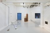 Au sol : œuvre de Chedly Atallah Mur du fond : œuvre de Diane Benoit du Rey