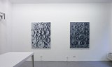  Tycho and its Surroundings, 2011 (à gauche) Huile (glycéro) sur toile, 134 x 108 cm Overlapping Craters (à droite) Huile (glycéro) sur toile, 130 x 100 cm
