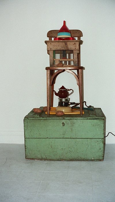 {L'oiseau est déjà parti. Méta-activité à l'appartement de Rabat}, 2004 