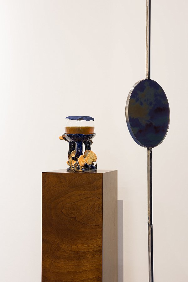 Vue de l'exposition Le Club du Poisson-Lune, 2021-2022 À droite : Lyse Fournier, Jet Stream (2021)