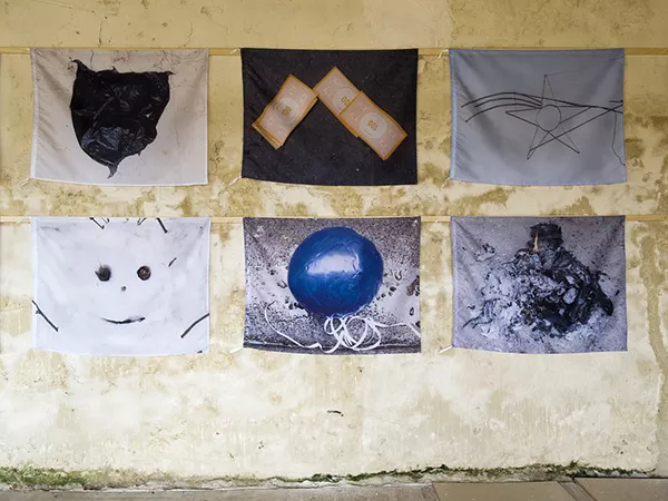 {Drapeaux}, 2013