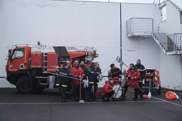 {Même les combattants passent la serpillère,} 2020